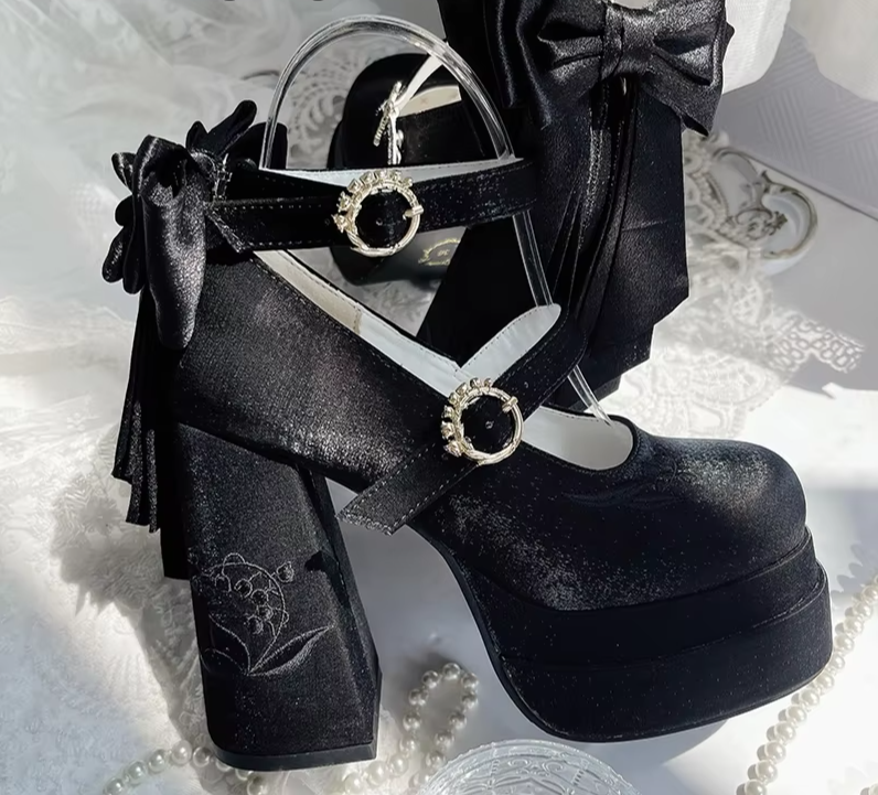 Butterfly-knot Party Pump