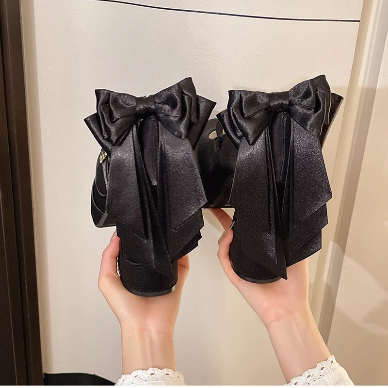 Butterfly-knot Party Pump