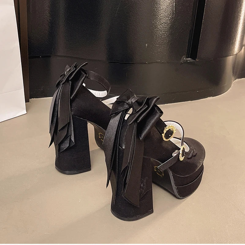 Butterfly-knot Party Pump