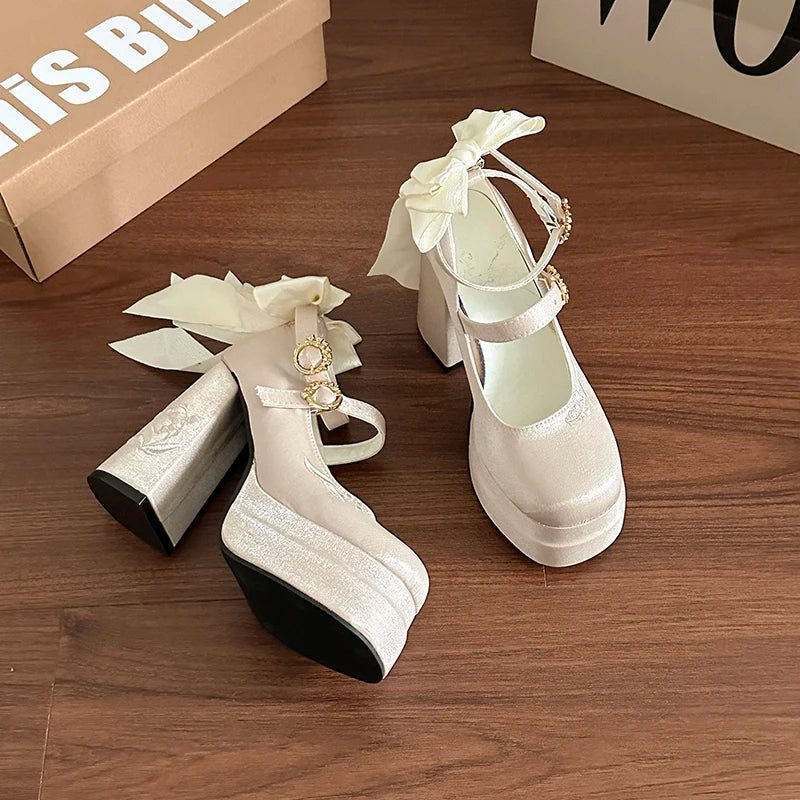 Butterfly-knot Party Pump